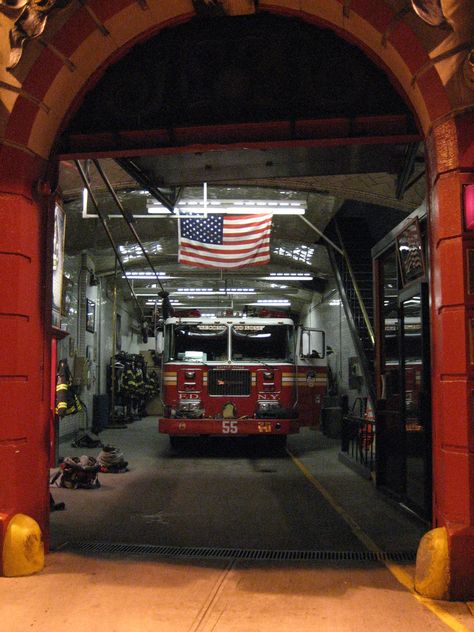 NY Fire Dept Fdny Firehouse, Firefighter Paramedic, Firefighter Pictures, Fire House, Fire Life, Fire Equipment, Rescue Vehicles, Fire Brigade, Fire Fighter