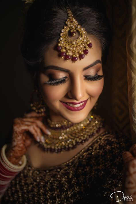 Bridal Mackup Photoshoot, Jwellary Shoot Poses, Bride Images Indian, Bride Mackup Poses, Bridal Makeup Photography Poses, Bridal Model Photoshoot Poses, Bride Makeup Pose, Bridal Makeup Photos, Bride Makeup Shoot Poses