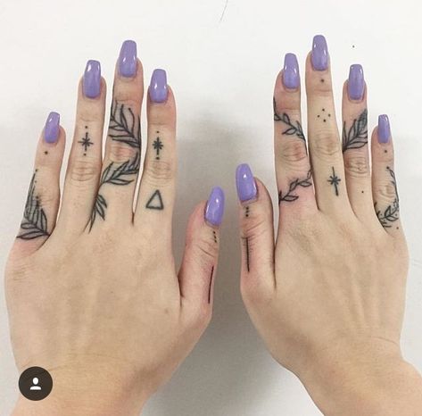 Vines 16 Tattoo, Serpent Tattoo, Finger Tattoo For Women, Finger Tats, Handpoke Tattoo, Muster Tattoos, Inspiration Tattoos, Tattoos Geometric, Finger Tattoo