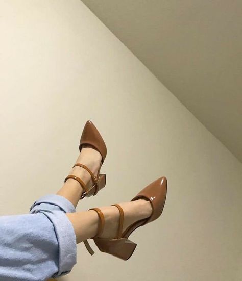 Uploaded by Panda Salvaje. Find images and videos about fashion, aesthetic and shoes on We Heart It - the app to get lost in what you love. Dr Shoes, Shoe Inspo, Aesthetic Shoes, 가을 패션, Pretty Shoes, Dream Shoes, Mode Vintage, Cute Shoes, Me Too Shoes