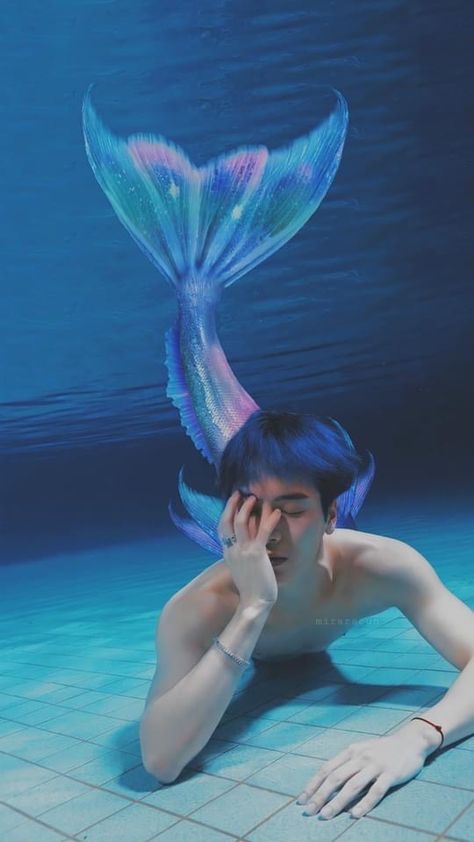 Merman Reference Pose, Male Mermaid Aesthetic, Merman Pose Reference, Mermaid Boy, Merman Tails, Male Mermaid, Mermaid Stories, Mermaid Pose, Underwater Portrait