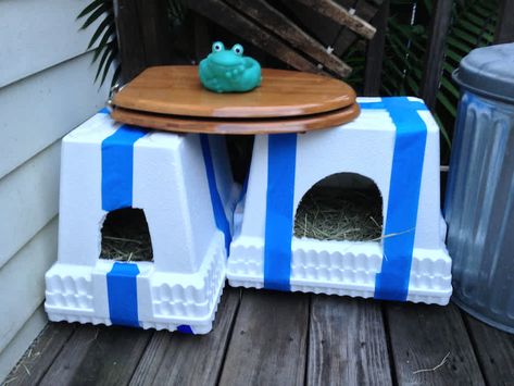 feral cat shelter Outdoor Cat Shelter Diy, Outdoor Cat Bed, Outside Cat Shelter, Cat Shelters For Winter, Cat Food Station, Pet Enclosures, Cat Shelters, Outside Cat House, Outdoor Cat Shelter