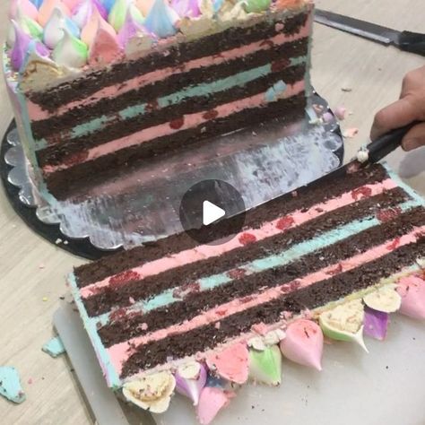 29K likes, 1,409 comments - katherine_sabbath on June 9, 2017: "A fine example of how to cut my whopper of a cake into responsible servings! The best thing about this is, you can always go back for sec...". How To Cut Cake Slices, How To Cut A Cake For Serving, How To Cut A Cake, Katherine Sabbath, Rectangle Cake, Knife Skills, Knife Skill, Cake Box, Cake Slice