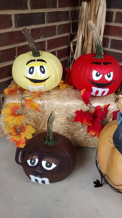 Red M M Pumpkin Painting, Red Painted Pumpkin Ideas, Red And Black Pumpkin Ideas, M&m Pumpkin, M M Pumpkin Painting, Red Pumpkin Painting Ideas, Red Pumpkins, Red Spray Paint, Black Pumpkin