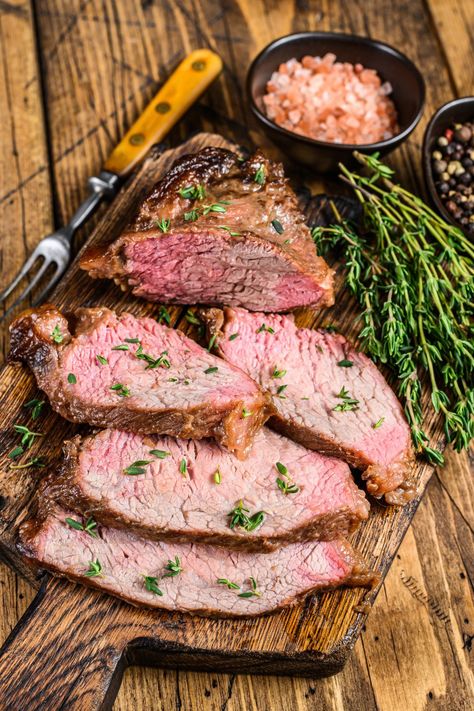 Pioneer Woman Sirloin Tip Roast is made with sirloin tip roast seasoned with kosher salt, garlic powder, onion powder, oregano, rosemary, cayenne pepper, Endo Recipes, Top Round Roast Recipe, Top Round Roast Beef, Top Round Roast, Pot Roasts, Tip Roast, Round Steak Recipes, Beef Tenderloin Recipes, Cooking Roast Beef