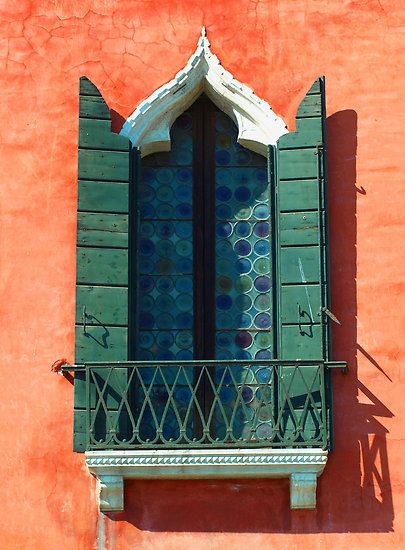 Venice Venetian Window, Bohemian Deco, Classical Villa, Stairs And Doors, Venice Painting, Beautiful Windows, Window Dressings, Window View, Arched Windows