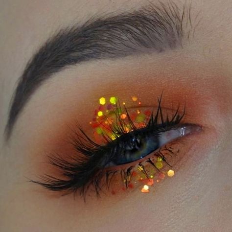 @pixelheartmakeup using our Indian Summer glitter ✨ how stunning is this!! Glitter Carnaval, Fairy Halloween Makeup, Orange Eye Makeup, Beginner Makeup Kit, Orange Makeup, Rave Makeup, Simple Eye Makeup, Hooded Eye Makeup, How To Apply Eyeliner