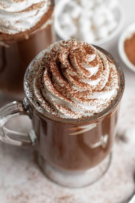 Fancy Hot Chocolate, Barista Drinks, Mexican Coffee Recipe, Hot Chocolate Aesthetic, Desserts Nutella, Classy Food, Hot Chocolate Mix Recipe, White Chocolate Cranberry Cookies, Brulee Recipe