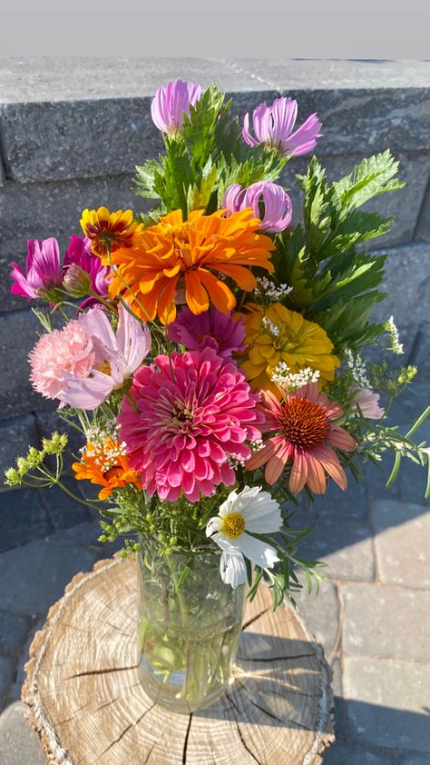 Home Grown Flowers, Wildflower Bouquet In Vase, May Flower Bouquets, Home Grown Bouquet, Zinnia Flower Bouquet, Market Flower Bouquet, Rosemary Flower Arrangement, Cut Flower Arrangements, Farm Flower Bouquet