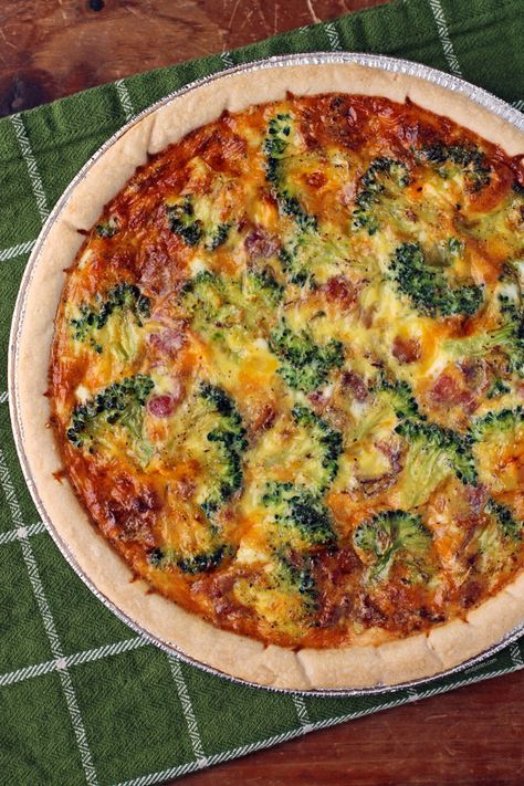 Broccoli Bacon Quiche Recipes, Broccoli Quiche Recipes, Broccoli Cheddar Quiche, Cheddar Quiche, Emily Bites, Bacon Broccoli, Broccoli Bacon, Broccoli Quiche, Ww Breakfast