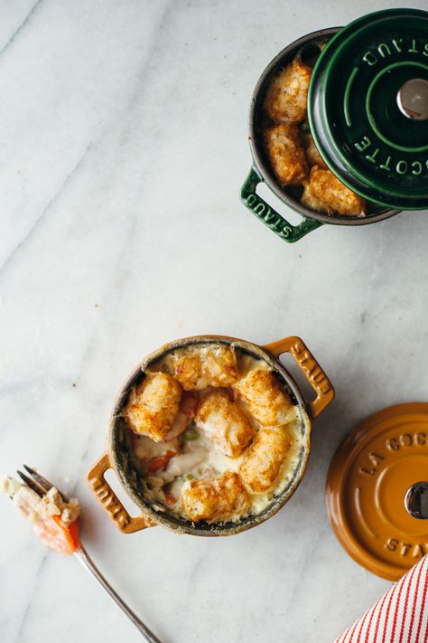 Le Crueset Pots Mini Recipes, Mini Cocotte Recipes, Mini Cocotte Recipe, Good Chicken Recipes, Cocotte Recipes, Tater Tot Hotdish, Cocotte Recipe, Pie Chicken, Hotdish Recipes