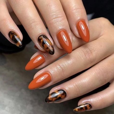 Orange Blue Nails, Simple Dot Nail Art, Nail Ideas For School, Nail Ideas For Vacation, Nail Salon Nails, October Nail Designs, Nail Ideas For Winter, Sculpture Gel Nails, Monochromatic Nails