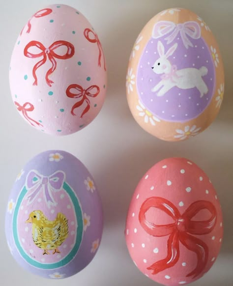 Paint Easter Eggs, Ceramic Eggs, Painted Easter Eggs, Easter Egg Art, Easter Egg Pattern, Painted Eggs, Easter Egg Painting, Easter Egg Designs, Easter Inspiration