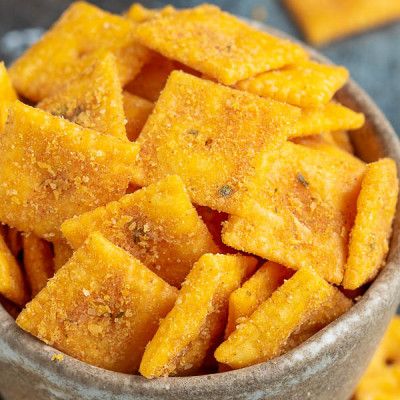 Just four ingredients and less than 30 minutes Cheez Its Recipe, Cheez It Recipe, Salty Crackers, Cheez Its, Easy Churros, Easy Churros Recipe, Peanut Butter Snacks, Churros Recipe, Spice Muffins