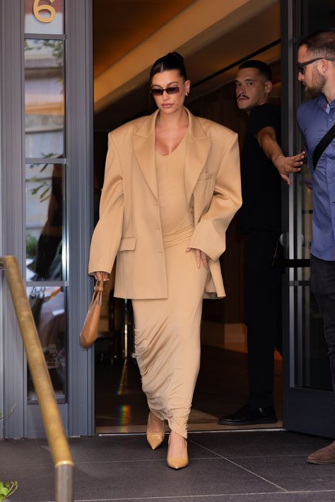 Celebrity Maternity Style, Modern Maternity, Maternity Street Style, Hailey Baldwin Style, Maternity Chic, Pregnant Celebrities, Bump Style, Phoebe Philo, Maternity Style