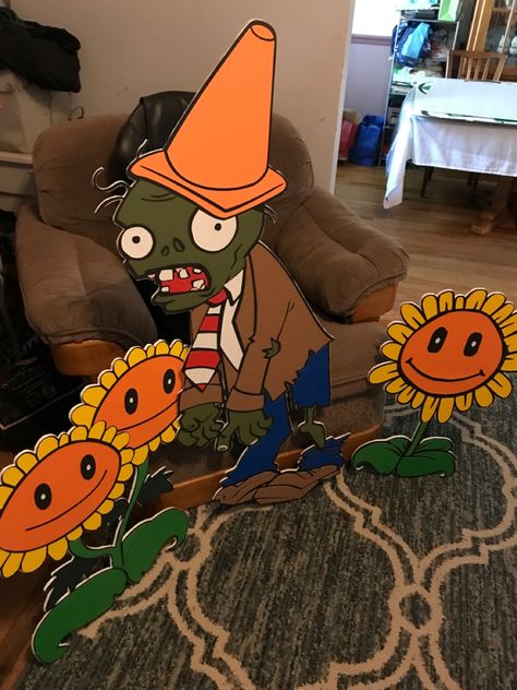 Plants Vs Zombies Decorations, Halloween Cubicle, Zombie Decorations, Plants Vs Zombies Birthday Party, Zombie Birthday Parties, Office Halloween, Zombie Birthday, Plantas Vs Zombies, Zombie Party