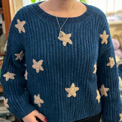 malabrigo (@malabrigoyarn) • Fotos y vídeos de Instagram Star Blue, Wardrobe Basics, Pattern Sweater, Coraline, Top Pattern, Everyday Fashion, Amber, Daisy, Jumper