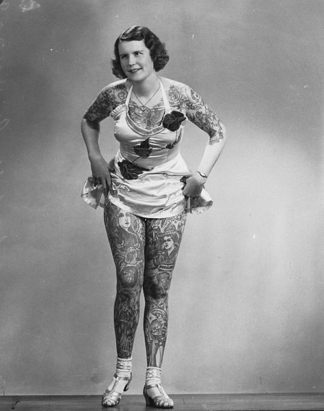 15 Amazing Vintage Photos of Betty Broadbent, the ‘Tattooed Venus’ From the Late 1930s ~ Vintage Everyday Vintage Tattooed Women, Betty Broadbent, 1930s Tattoo, Vintage Tattoos For Women, Tattoo Lounge, Tattooed Lady, Lady Tattoo, Vintage Tattoos, Female Sculpture