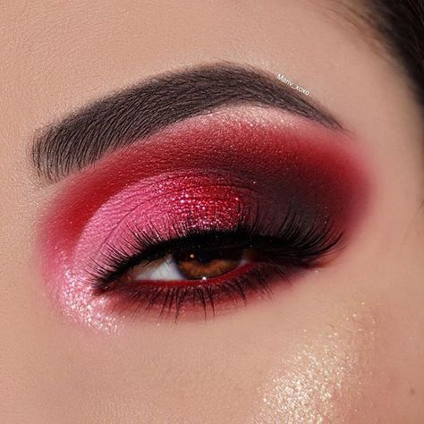 Red Eyeshadow Makeup, Red Eyeshadow Look, Red Makeup Looks, Pink Eyeshadow Look, Red Eye Makeup, Bright Eyeshadow, Eyeshadow Collection, Eyelashes Makeup, Halloween Eye Makeup