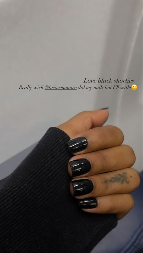 Cute Black Gel Nails, Short All Black Nails, Black Gel Acrylic Nails, All Black Short Nails, Short Black Acrylic Nails, Black Nails Square, Black Short Nails, Black Nails Short, Short Classy Nails