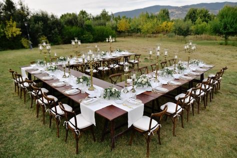 Intimate Wedding Table Layout, Rectangle Wedding Tables, Reception Table Layout, Rehearsal Dinner Themes, Wedding Table Layouts, Floral Bouquets Wedding, Small Backyard Wedding, Thanksgiving Dinner Party, Wedding Reception Seating