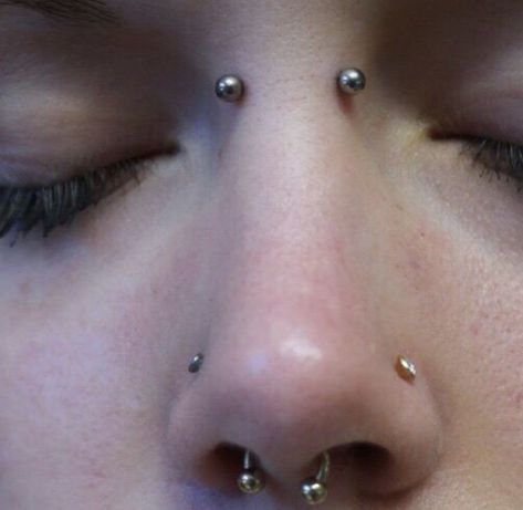 New Piercing Ideas Face, Piercings On Women, Cool Face Piercings, Facial Piercings Ideas, Piercings Ideas Nose, Piercings Ideas Face, Facial Piercings Aesthetic, Cute Piercings Face, Cute Face Piercings