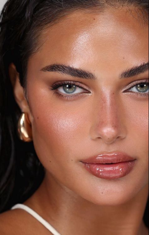 Bronze Tan Makeup, Pisces Rising Makeup, Natural Tan Makeup, Rising Pisces, Natural Bronze Makeup, Even Tone Skin, Brow Eyes, Bronze Makeup Look, Bronze Eye Makeup