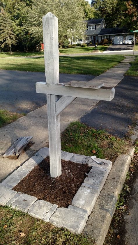 Mailbox Planter, Driveway Entrance Landscaping, Mailbox Garden, Mailbox Makeover, Mailbox Landscaping, Improve Curb Appeal, Diy Mailbox, Front Yards Curb Appeal, Mailbox Ideas