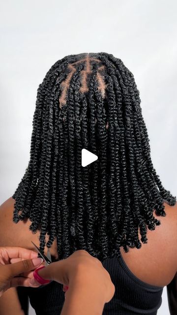 India Anderson | braider + creator on Instagram: "mini twists with spring twist hair added 💐🌹🌺  braider tools from: @ibhessentials   Today is the LAST day of my mother’s day sale‼️ 40% off ALL digital products at www.indybindybraids.com   make sure to grab your digital braiding resources today 🙌🏽🎉" Mini Spring Twists, Spring Twists Hairstyles, Spring Twist Hairstyles, Mini Twists With Extensions, Spring Twist Braids, Spring Twist Hair, Spring Twists, Single Braids, Twist Hair