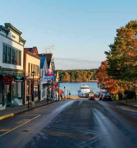 Maine Autumn, Maine Aesthetic, Best Wood For Carving, Maine Fall, Maine In The Fall, New England Aesthetic, England Aesthetic, Bar Harbor Maine, Maine Vacation