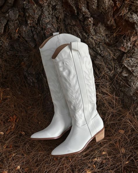 It’s all in the stitching.🪡 #cowboyboots #cowgirl #westernstyle White Cowboy Boots Aesthetic, White Cowgirl Boots Wedding, Cowboy Boots Aesthetic, Cowgirl Boots Wedding, Boots Wedding, Boots Aesthetic, White Cowgirl Boots, White Cowboy Boots, Bride Look