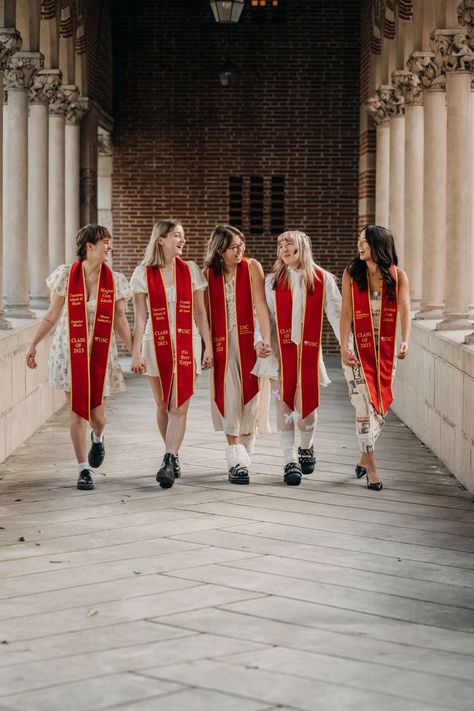 USC Graduation Portraits With Your Best Friends in Los Angeles, California Usc Graduation, Grad Portraits, Photography Los Angeles, Graduation Portraits, Fun Group, Friends Group, Grad Pics, Grad Photos, Graduation Photos