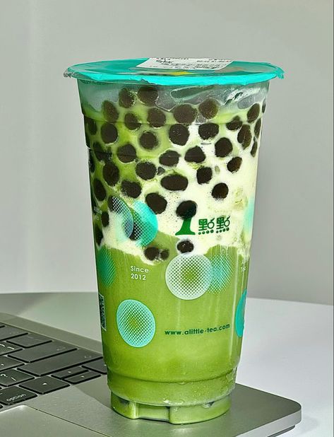 Matcha Boba Tea, Boba Matcha, Matcha Snacks, Drink Boba, Nice Drinks, Boba Aesthetic, Food Studies, Boba Bubble Tea, Iced Drinks Recipes