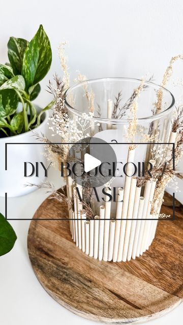 🍂 𝑀𝑎𝑟𝑖𝑜𝑛 🍂 on Instagram: "DIY bougeoir / vase  Un DIY original pour l’arrivée des beaux jours. Pour cela j’ai utilisé :  - des pailles cartons @gifi.officiel  - une peinture beige aerosol - un vase trouvé chez @action.france  - un scotch double face @action.france  - des fleurs sèches qu’il me restait à la maison - une bougie @action.france   Si vous aimez les DIY n’hésitez pas à me suivre 😘  [ DECO - HOME - DECOR - DIYIDEA - MAISON] #diyhomedecor #dıy #diyideas #diyhome #diywedding #homedecorideas #diycrafts #homesweethome #homedecoration #homeinterior #homeideas #doityourself #astucemaison #decofaitmain" Idee Deco Diy, Action Diy Decoration, Diy Vase Decor, Action Diy, Deco Home, Diy Candle Holders, Instagram Diy, Tiny Bedroom, Diy Vase