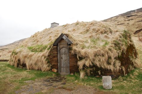 Icelandic turf houses are always worth a visit. This one is part of an open-air museum, it's a reconstruction at Eiríksstaðir, the turf farm of Erik the Red and Leif the Lucky. Icelandic Turf House, Turf Houses Iceland, Icelandic House Architecture, Icelandic Elf Houses, Viking Village Iceland, Norse Longhouse, Huldufolk Iceland, Turf House, Earth Sheltered Homes