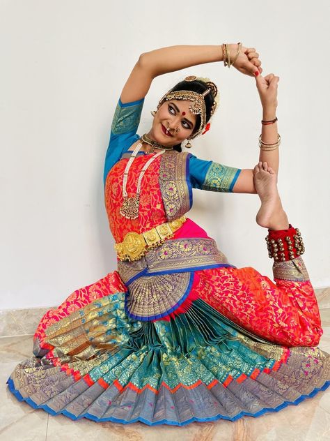 Sitting pose, classical dance of india, bharatnatyam dance form Bharatnatyam Dance, Dance Sculpture, Dance Of India, Sitting Pose, Classical Dance, Sitting Poses, Sculpture, India, Quick Saves