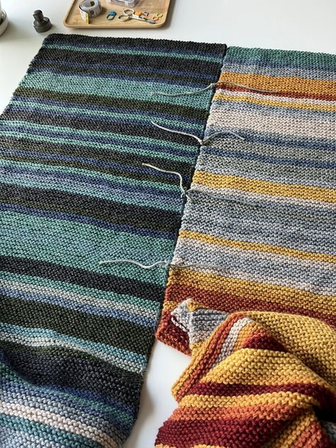 Free Pattern: How to Knit a Garter Stitch Temperature Blanket with Worsted Yarn — Fifty Four Ten Studio Ten Stitch Blanket Free Pattern, Temp Blanket, Easy Blanket Knitting Patterns, Pullover Sweaters Pattern, Temperature Blanket, Yarn Organization, Mattress Stitch, How To Knit, How To Start Knitting