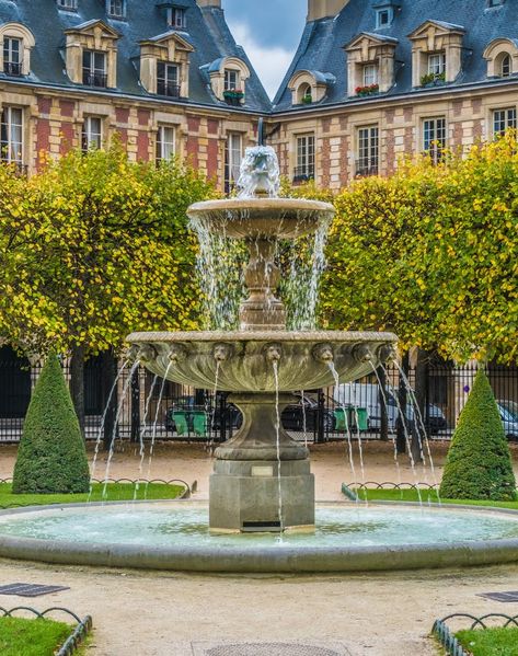 the places des vosges in paris 2 Things To See In Paris, Beautiful Paris, Paris Map, I Love Paris, Hotel Boutique, Travel Spots, Paris Photo, List Of Things, Garden Fountains