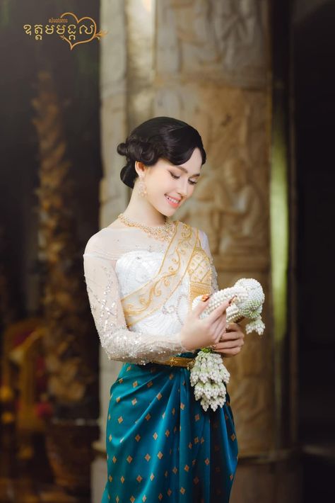 Cambodia Wedding, Wedding Costumes, Traditional Wedding Dresses, Wedding Clothes, Wedding Outfits, Traditional Wedding, Wedding Outfit, Cambodia, Bridal Dresses