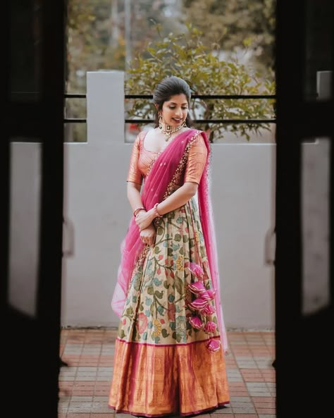 Kanchi Kalamkari Is The Hottest Trend In South India! - ShaadiWish Langa Voni Half Saree, Kalamkari Lehenga, Kalamkari Blouse Designs, Kalamkari Dresses, Kalamkari Designs, Lehenga Saree Design, Half Saree Lehenga, Long Gown Design, Lehenga Designs Simple