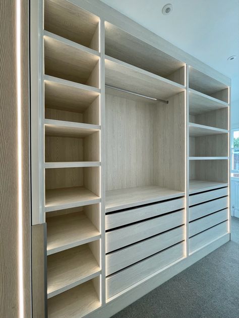 Walk-in wardrobe /dressing room with dimmable LED lights Walkin Wardrobe With Dressing Table, Oak Dressing Room, Walk In Wardrobe Entrance, Walk In Wardrobe With Dressing Table, Closet With Vanity Built In, Walking Closet Organization, Walk In Robe Designs, Closet Wall Decor, Led Wardrobe