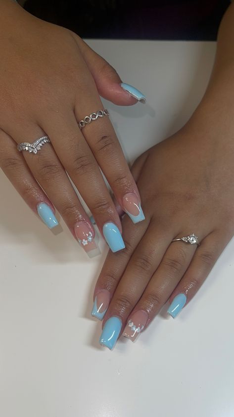 Cute summer/spring nail set Summer Baby Blue Nails, Cute Hoco Nail Designs, Light Blue Nails With Design Square, Light Blue Nail Ideas Almond, Short Baby Blue Nail Ideas, Baby Blue Acrylic Nails Designs Ideas, Blue Summer Nails Square, Cute Holiday Nails Summer, Short Nails Blue Design