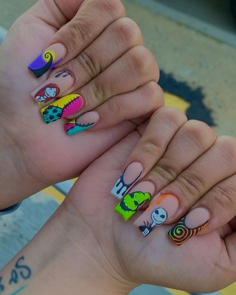 Nightmare Before Christmas Nail Ideas, Lock Shock And Barrel Nails, Nightmare Nails, Nails Nightmare Before Christmas, Halloween Nails Nightmare Before, Halloween Nail Art Characters, Gravity Falls Nails, Christmas Character Nails, The Nightmare Before Christmas Nails