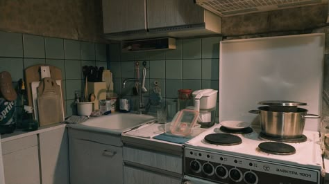 Lived In Kitchen, 2000s Kitchen, Grunge Kitchen, Kitchen Reference, 90s Kitchen, 1980s Kitchen, Diner Kitchen, Kitchen Nostalgia, Messy Home