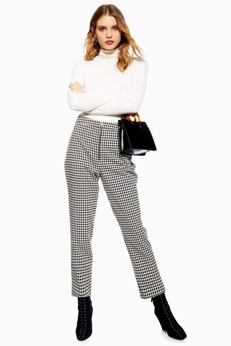 Gucci Prints, Pattern Trousers, London Outfits, Winter Trousers, Patterned Pants, Fall Fashion Trends Women, London Outfit, Trouser Outfits, Work Outfit Ideas