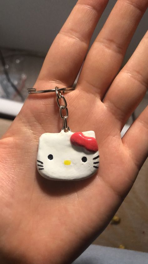 Ceramic Keychain Ideas, Clay Keychain Aesthetic, Cute Clay Keychain Ideas, Air Dry Clay Keychain, Hello Kitty Clay, Hello Kitty Keychain, Clay Keychain, Diy Air Dry Clay, Matching Keychains