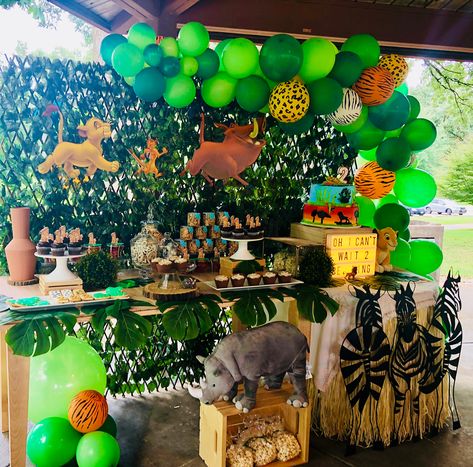 Zita on Instagram: “Hakuna Matata.... What a wonderful phrase! #desserts #desserttable #backdrop #zitascreations #partydesigner #eventplanner #kidsparty…” Lion King Birthday, King Birthday, Dessert Table, Lion King, Party Design, Birthday Party Themes, Kids Party, Birthday Parties, Lion