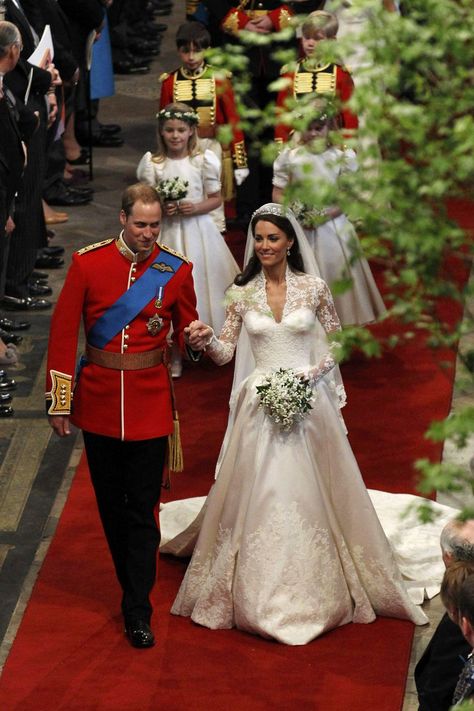 Bride, Gown, Wedding dress, Ceremony, Marriage, Photograph, Bridal clothing, Dress, Red, Event, Kate Wedding Dress, Royal Family Weddings, William Kate Wedding, Principe William Y Kate, Düşes Kate, Middleton Wedding, How To Dress For A Wedding, Kate Middleton Wedding, Prins William