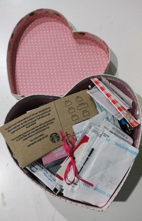 box heart Diy Birthday Presents, Mail Aesthetic, Letters Handwritten, Cute Handmade Gifts, Hadiah Diy, Handmade Gifts For Boyfriend, Lara Jean, Gift Inspo, Cute Box