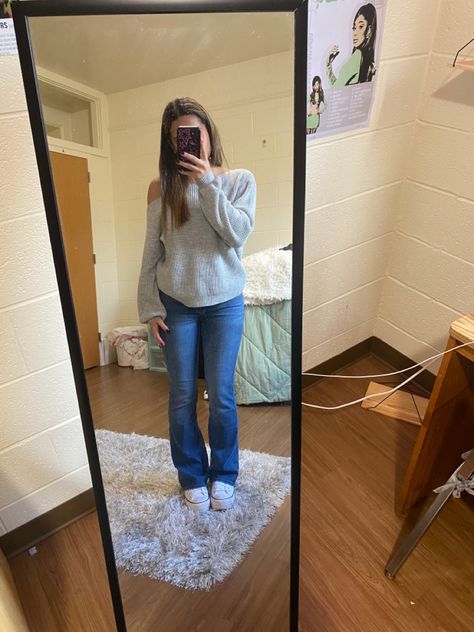 girl posing in a mirror with blue bootcut jeans and an off the shoulder grey sweater and in white platform converse Fall Platform Converse Outfit, Jeans And Converse Outfit Winter, Winter Outfits With White Converse, Platform Converse Outfit White, White Converse Outfit Platform, Outfits For Platform Converse, How To Style White Platform Converse, Outfits With Bootcut Jeans For School, Outfits W Converse